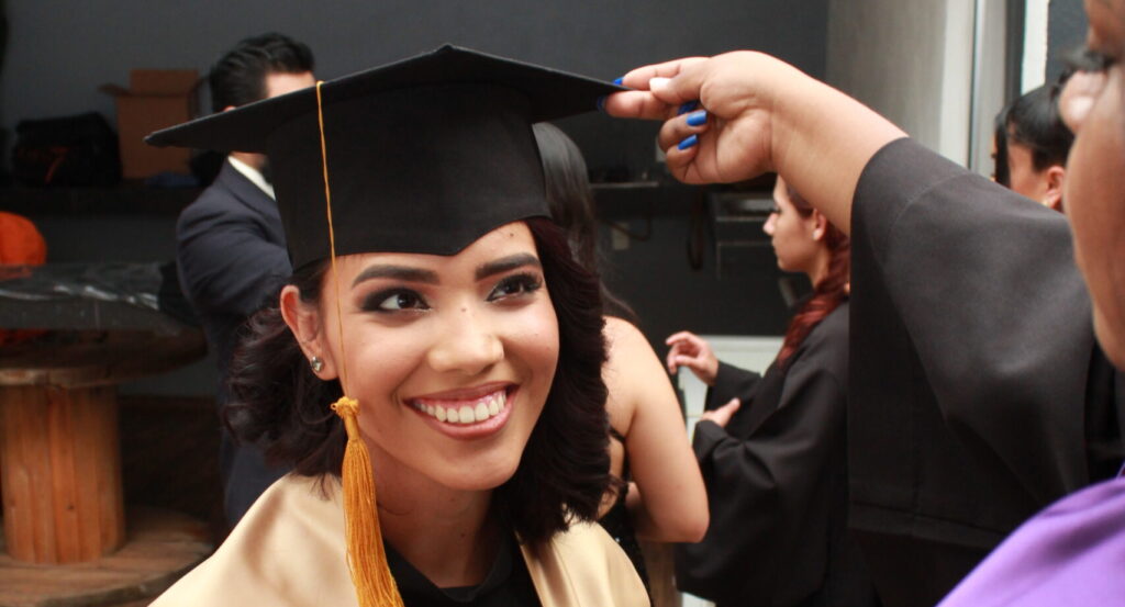 estudiante graduado de Dimensión Educativa validez oficial de SEP