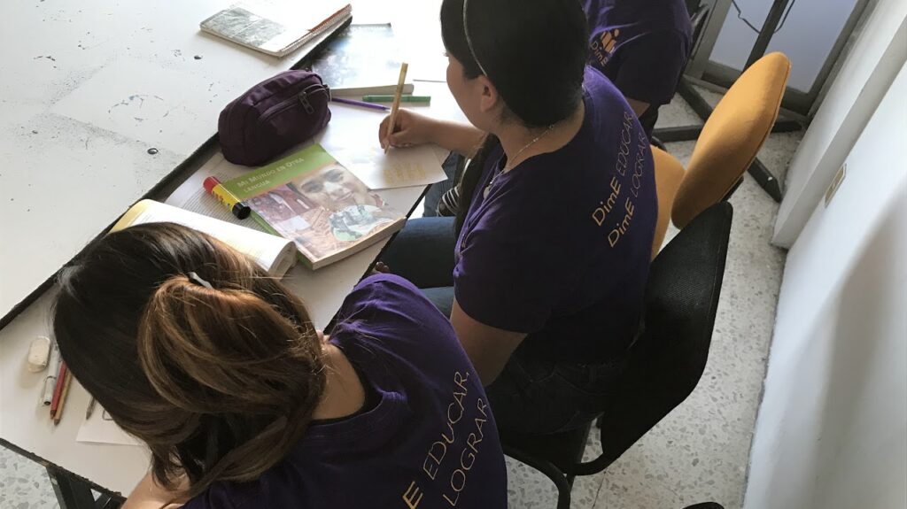 por qué elegí dime: el RVOE me dio seguridad para conseguir mi primer empleo como asistente educativa alumnas de asistente educativa en la escuela dimension educativa